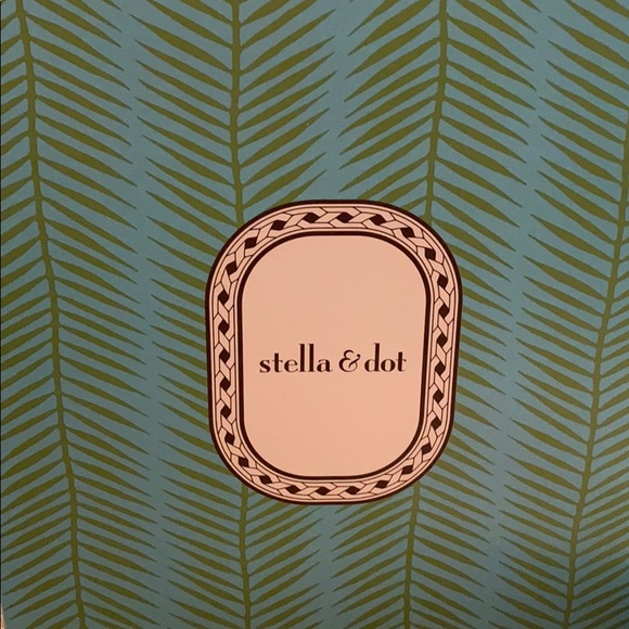 Stella & Dot Necklace - Picture 2 of 3